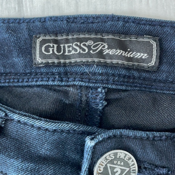 GUESS PREMIUM medium to high rise bellbottom Jean. - Picture 4 of 6